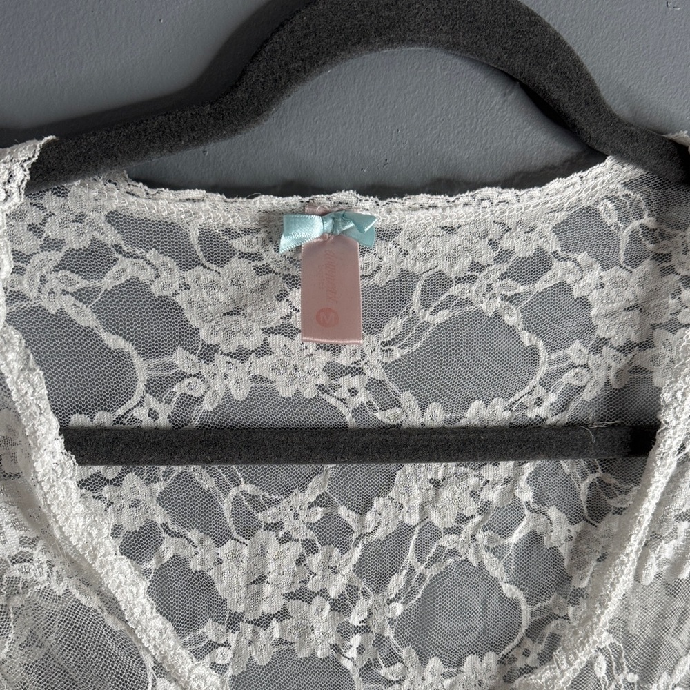White Lace Short Sleeve Top - Picture 2 of 4
